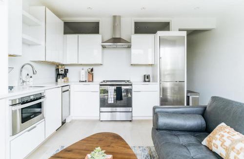 H Street Corridor Apartment | H Street 2br w wd nr bus stops restaurants WDC-761