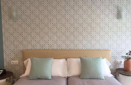 Barbate Hotel | H. Triple Nomads - One Room Hotel, Sleeps 3