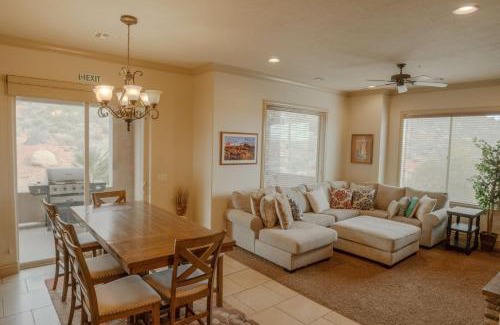 St. George Apartment | H7-Heavenly-Ground Floor 3-bedroom Hillside View