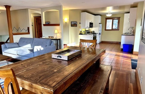 Golden House | Habart Retreat - Spacious Family Home