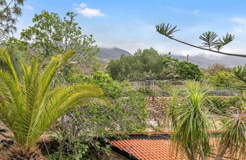 Guimar Villa | 'Habitación 2' with Shared Terrace, Shared Garden and Wi-Fi