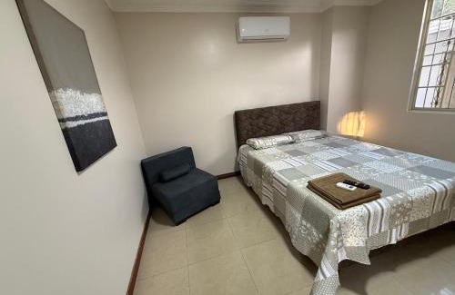 Machala House | Habitación Crucitas Piedra en Machala