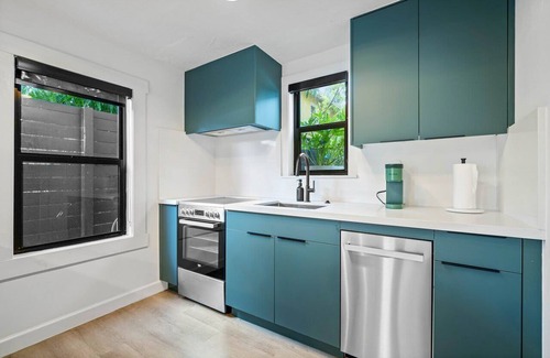Flamingo Parks Apartment | Hacienda Flamingo Unit 3 - Modern 1BR Hideaway with Double Queen Beds