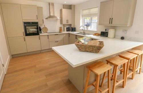 Abercych Cottage | HAFAN Y GOF, pet friendly, with pool in Cenarth