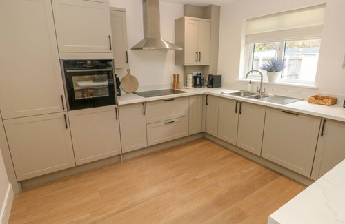 Abercych Cottage | HAFAN Y GOF, pet friendly, with pool in Cenarth