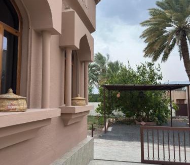 Nizwa House | Hai Al Nakheel حي النخيل