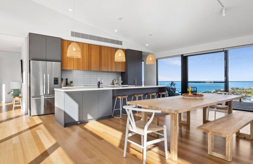 Fairhaven House | Hakea Ridge in Fairhaven offers a stylish retreat just minutes from the beach