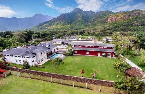Hauula House | Hale Halai beautify large home perfect for families & small company retreats