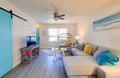 Atlantic Beach House | half Mi to Atlantic Beach Townhome with Balcony!