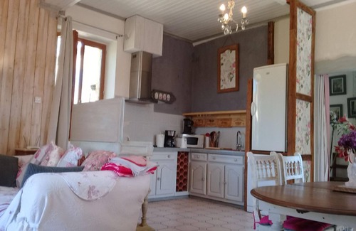 Lanquais House | Half-timbered house "gitealienor perigord