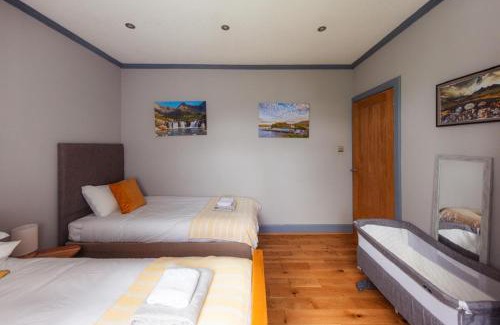 Achachork House | Hamara Luxury Portree Cottage with Hot Tub!