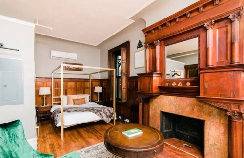 Manchester House | Hamilton Poet's Library | Near Stadiums | PARKING!