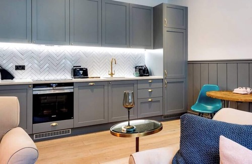 Frognal and Fitzjohns Apartment | Hampstead Hush Summar