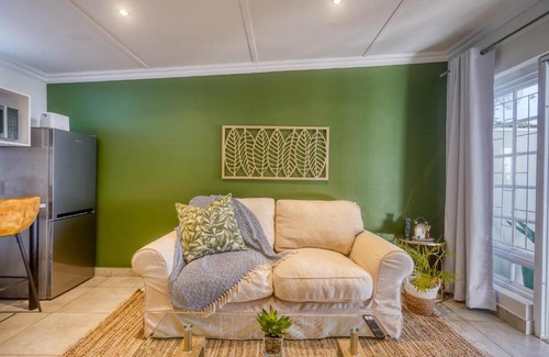 Windermere Apartment | Hampton Collection - Trendy 2 Sleeper Apartment with Pool