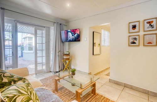 Windermere Apartment | Hampton Collection - Trendy 2 Sleeper Apartment with Pool