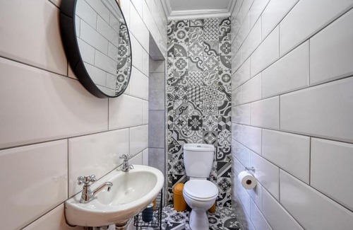 Windermere Apartment | Hampton Collection - Trendy 2 Sleeper Apartment with Pool