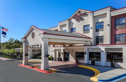 Midtown Anchorage Hotel | Hampton Inn Anchorage