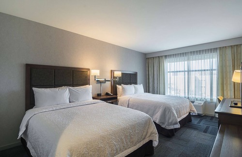 Rogers Park Hotel | Hampton Inn Chicago North-Loyola Station