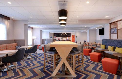 Crown Point Hotel | Hampton Inn Crown Point, In