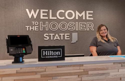 Crown Point Hotel | Hampton Inn Crown Point, In