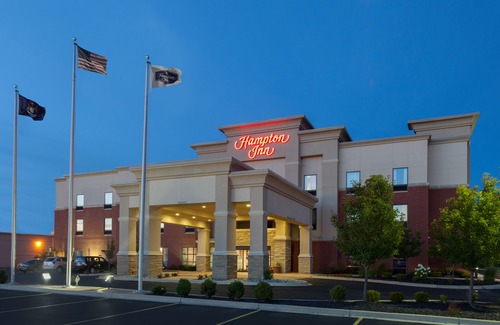 Clinton Township Hotel | Hampton Inn Detroit Roseville