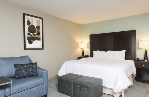 Clinton Township Hotel | Hampton Inn Detroit Roseville