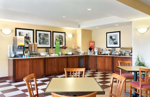 Gillette Hotel | Hampton Inn Gillette