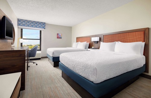 Bonanza Hotel | Hampton Inn Laredo