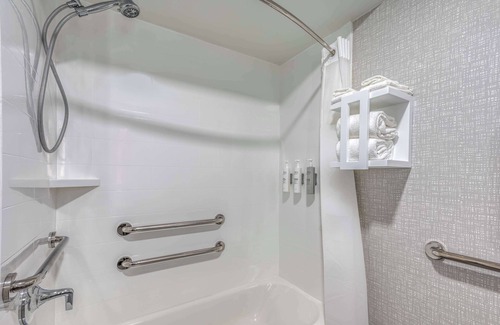 New Philadelphia Hotel | Hampton Inn New Philadelphia