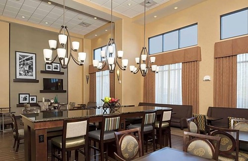 Grand Rapids Hotel | Hampton Inn & Suites Grand Rapids-Airport 28th St