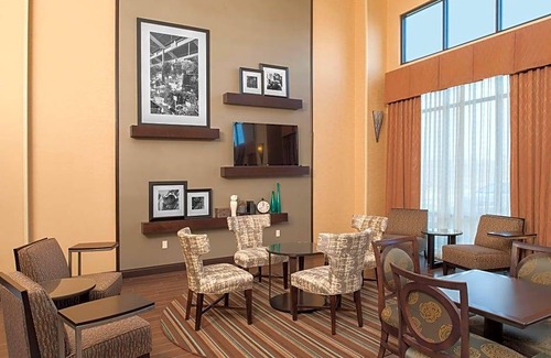 Grand Rapids Hotel | Hampton Inn & Suites Grand Rapids-Airport 28th St