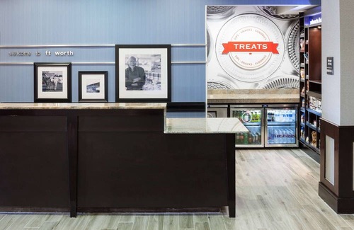 Burleson Hotel | Hampton Inn & Suites Ft. Worth-Burleson