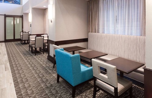 Burleson Hotel | Hampton Inn & Suites Ft. Worth-Burleson