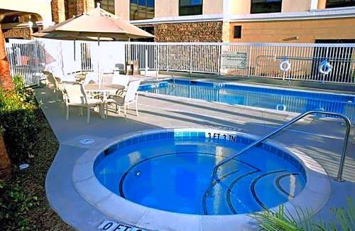 Seal Beach Hotel | Hampton Inn & Suites Seal Beach