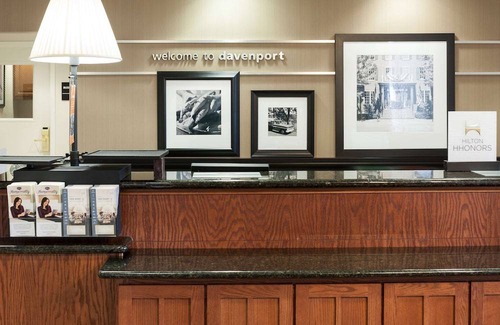 Quad Cities Hotel | Hampton Inn & Suites Davenport