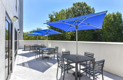 Burlington Hotel | Hampton Inn & Suites Burlington