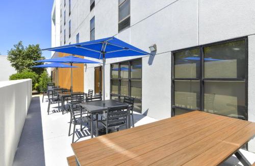 Burlington Hotel | Hampton Inn & Suites Burlington