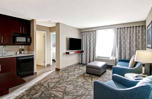 Calgary Hotel | Hampton Inn & Suites by Hilton Calgary-Airport