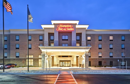 Warren Hotel | Hampton Inn & Suites Detroit/Warren