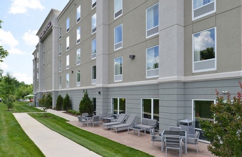 Greensboro Hotel | Hampton Inn & Suites Greensboro/Coliseum Area