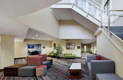 Mount Prospect Hotel | Hampton Inn & Suites Mt. Prospect