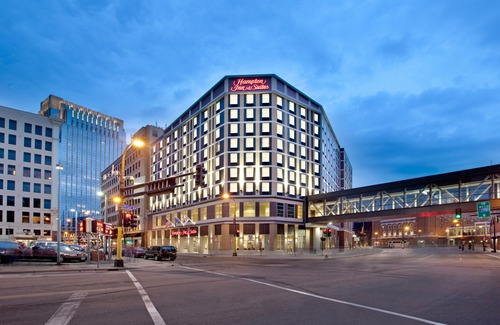Downtown West Hotel | Hampton Inn & Suites - Minneapolis/Downtown