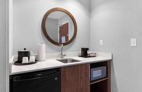 Ferry Pass Hotel | Hampton Inn & Suites Pensacola I-10 N at Univ. Town Plaza