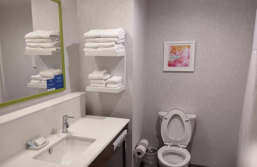 New Stanton Hotel | Hampton Inn & Suites Pittsburgh New Stanton