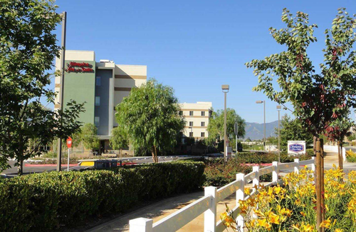 La Sierra Hotel | Hampton Inn & Suites Riverside/Corona East