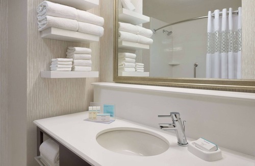 Rosemont Hotel | Hampton Inn & Suites Rosemont Chicago O'Hare