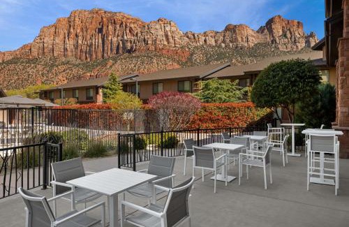 Zion National Park South Entrance Hotel | Hampton Inn & Suites Springdale/Zion National Park