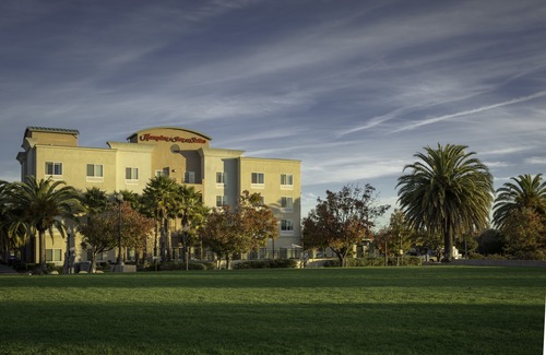 Fairfield Hotel | Hampton Inn & Suites Suisun City Waterfront