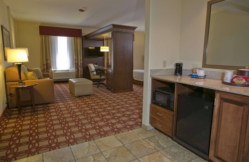 Wiggins Hotel | Hampton Inn & Suites Wiggins