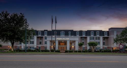 Williamsburg Hotel | Hampton Inn & Suites Williamsburg-Richmond Road